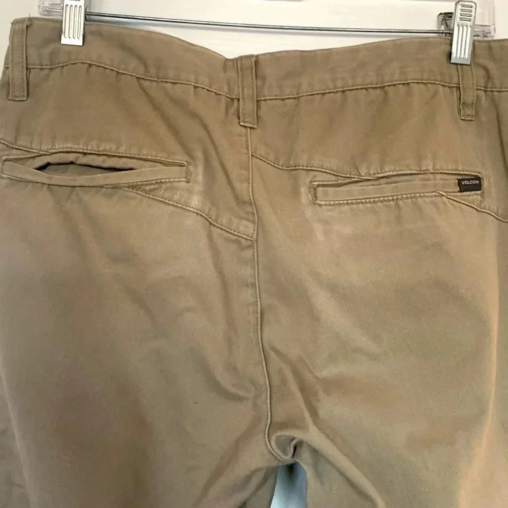 Mens VOLCOM CHINOS size 30 in beige excellent condition